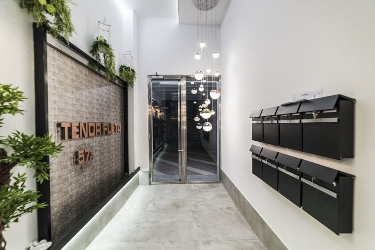 Ascensores Zaragoza. Edificio portal renovado